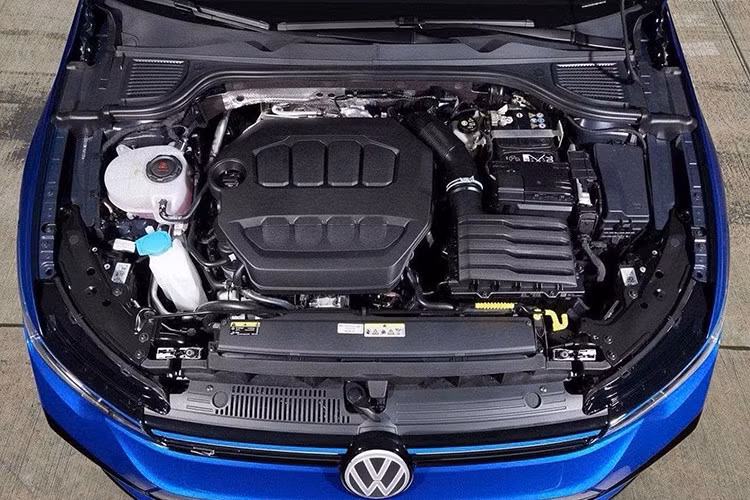 Phiên bản Golf R Performance 4Motion, 320ps – biểu tượng Hiệu năng cao cấp nhất của Thương hiệu Volkswagen. Phiên bản Golf R Performance là biểu tượng tối thượng của hiệu năng trong dòng Golf, được thiết kế dành riêng cho những người đam mê cảm giác lái thể thao thuần khiết.