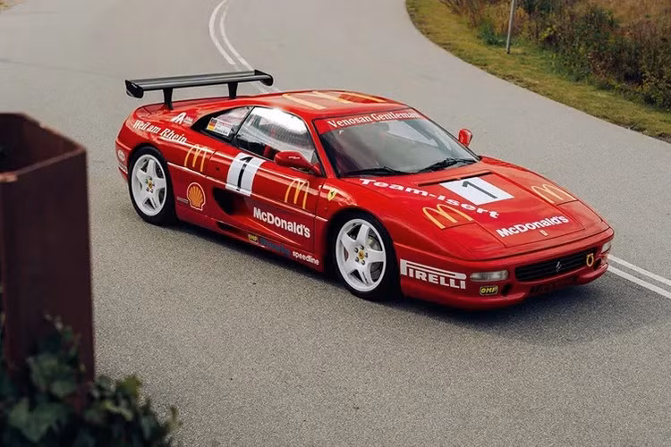 Chủ nhân của xe là Harald Brutschin - tay đua (người Thụy Sĩ) vô địch hai mùa Ferrari Challenge châu Âu trước đó. Trong 30 năm, Brutschin đã sử dụng chiếc xe với odo 27.000 dặm (khoảng 43.452,29 km).
