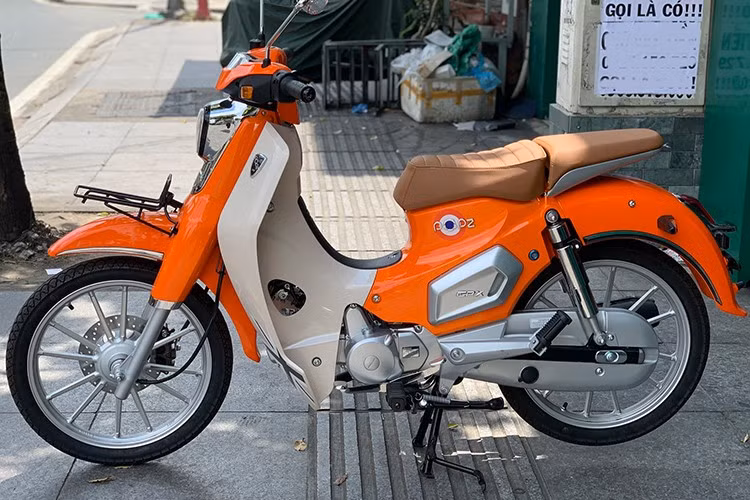 Xe sử dụng động cơ 109cc, SOHC, làm mát bằng không khí, kết hợp hộp số 4 cấp, cho công suất 8,3 mã lực - ngang ngửa Honda Wave Alpha. Mức tiêu thụ nhiên liệu theo công bố của nhà sản xuất là 1,85 lít/100km, cùng bình xăng 4 lít đặt dưới yên xe.