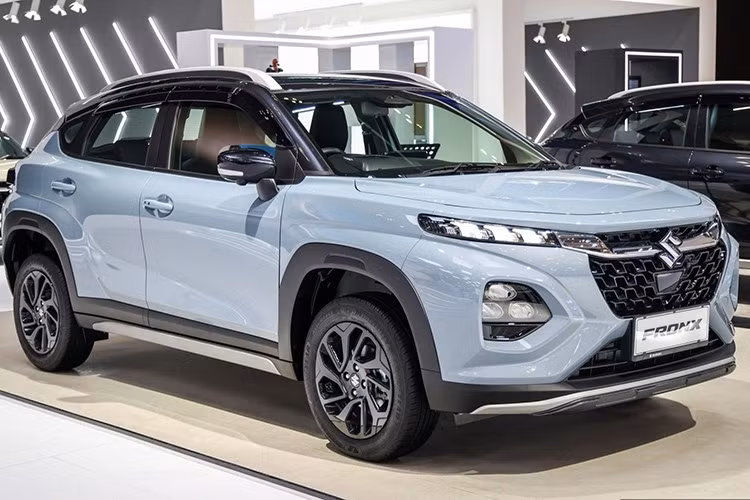Tại Indonesia, Fronx có giá dao động từ 259 - 321,9 triệu rupiah (tương đương 415 - 515 triệu đồng). Nếu mức giá tại Việt Nam không chênh lệch quá nhiều, mẫu xe này hoàn toàn có thể cạnh tranh với các đối thủ cùng phân khúc SUV cỡ nhỏ hiện đang "làm mưa làm gió".