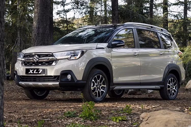 Đặc biệt, xu hướng xe điện hóa cũng dần hiện rõ khi Corolla Cross Hybrid, CR-V Hybrid ghi nhận doanh số tăng, phản ánh nhu cầu tiêu dùng ngày càng hướng đến các mẫu xe thân thiện với môi trường.