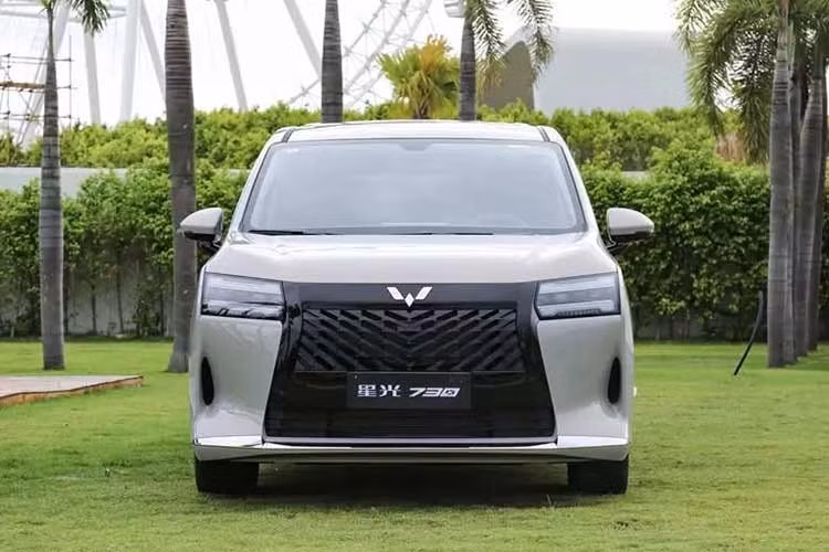 Tại thị trường Trung Quốc, Wuling Nexus được biết đến dưới tên gọi khác là Xingguang 730. Nhắm đến khách hàng gia đình, Nexus sở hữu kích thước dài x rộng x cao lần lượt 4.910 x 1.850 x 1.770 mm và chiều dài cơ sở 2.910 mm. So với các đối thủ cùng phân khúc, mẫu xe này thậm chí còn có kích thước nhỉnh hơn.