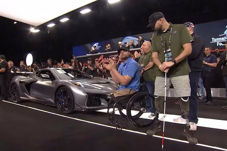 Chiếc Chevrolet Corvette ZR1X VIN 001 đã được bán đấu giá thông qua Barrett-Jackson tại sự kiện đầu tiên của năm. Giờ đây, chiếc Corvette mạnh mẽ nhất từng được sản xuất sẽ thuộc về người đã trả giá cao nhất: 2,6 triệu USD (khoảng hơn 64,7 tỷ đồng) và toàn bộ số tiền thu được sẽ được quyên góp cho từ thiện, như thường lệ mỗi năm.