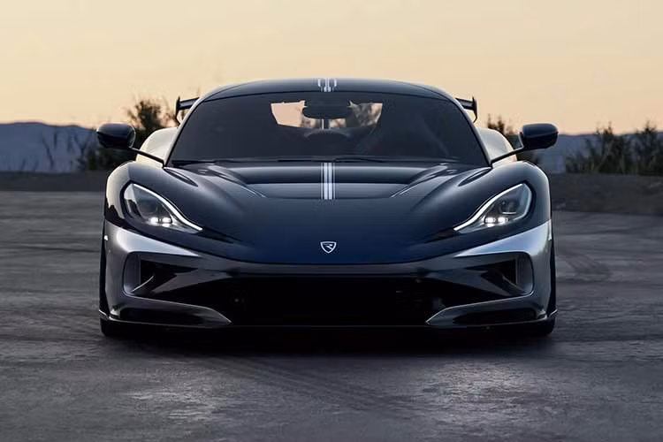 Siêu xe điện Rimac Nevera R Founder's Edition được sản xuất giới hạn 10 chiếc với mức giá không được công bố. Trong khi đó, mức giá của 40 siêu xe Nevera R khởi điểm từ 2,5 triệu USD.