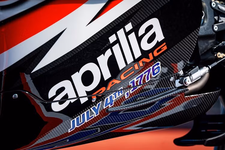 Aprilia chỉ sản xuất tổng cộng 30 chiếc X 250TH trên toàn thế giới. Trong số đó, 25 chiếc được dành riêng cho thị trường Mỹ với mức giá niêm yết 150.000 USD (hơn 3,9 tỷ đồng). 5 chiếc còn lại sẽ được phân phối cho các thị trường khác với giá 132.000 USD (hơn 3,4 tỷ đồng).