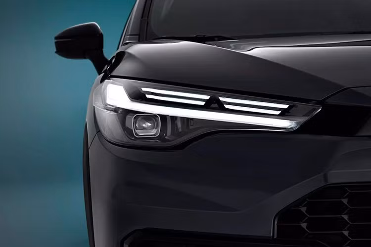 Điều đó khiến Corolla Cross trở thành mẫu xe nhỏ gọn bán chạy thứ 25 trong khu vực, nhưng đã giảm 14% so với năm trước. Có lẽ đáng nói hơn là trong cùng kỳ, chiếc C-HR với thiết kế nổi bật và hào nhoáng hơn nhiều, đã bán được 41.950 xe, tăng 9,6% so với năm 2024.