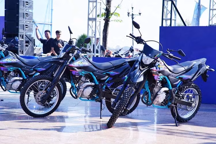 Là thành viên mới thuộc dòng xe địa hình tên tuổi WR Series, WR155R xuất hiện và mở ra cơ hội trải nghiệm địa hình ở phân khúc 155cc. Mẫu xe hướng đến thế hệ người dùng trẻ có phong cách cá nhân mạnh mẽ, không ngại thử thách giới hạn và tìm kiếm những hành trình mới vượt ra khỏi khuôn mẫu thông thường.