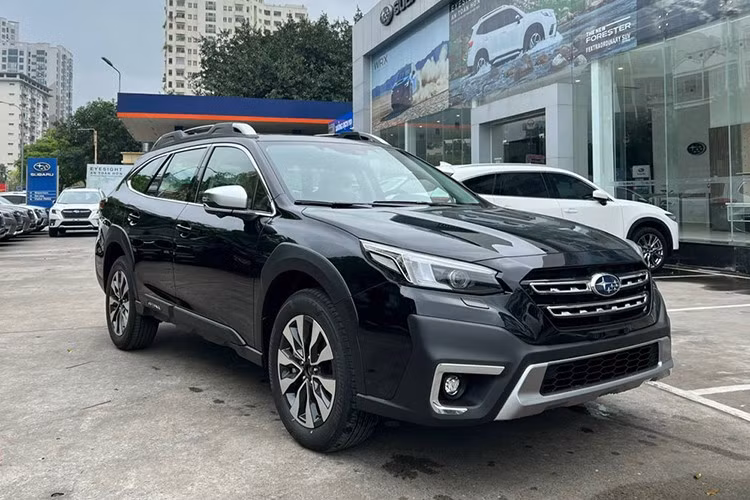 Theo đà giảm giá của thị trường, mẫu xe Subaru Outback 2.5i-T EyeSight (VIN 2023) có mức giảm lên tới 550 triệu đồng trong tháng 6, đưa giá thực tế giảm từ 2,099 tỷ đồng xuống còn 1,549 tỷ đồng. Trong khi đó, "người anh em" Forester giảm 170-230 triệu đồng tuỷ phiên bản, tất cả áp dụng cho xe sản xuất 2024.