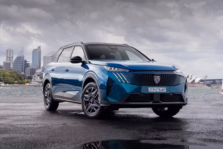 Peugeot 5008 thế hệ mới được phân phối với 2 phiên bản là Allure và GT Premium cùng giá khởi điểm từ 55.990 AUD (952,46 triệu đồng) tại thị trường Úc.