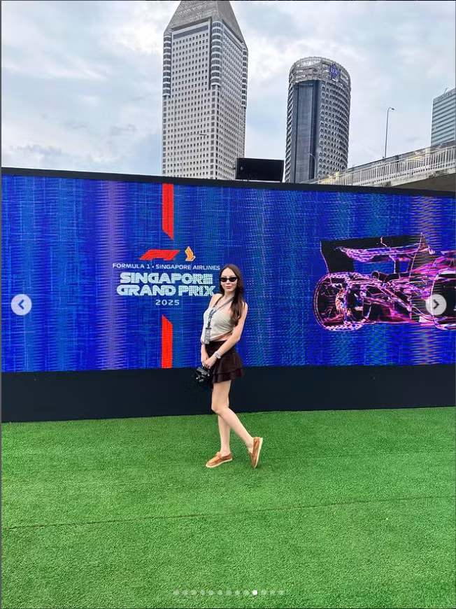 Người đẹp cầu khẩn các cửa hàng mua bán đồng hồ cũ ở Singapore liên hệ với cô để cung cấp số seri chiếc đồng hồ, giúp xác minh khi có ai rao bán.
