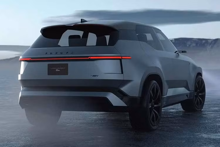 Theo các báo cáo, Toyota đang phát triển nền tảng có khả năng hỗ trợ cả hệ truyền động hybrid lẫn xe điện thuần (BEV), cho thấy chiến lược điện hóa sẽ đóng vai trò quan trọng trên mẫu xe mới. Ngoài ra, mẫu SUV này cũng có thể trở thành một trong những sản phẩm đầu tiên ứng dụng sâu nền tảng phần mềm Arene của Toyota.