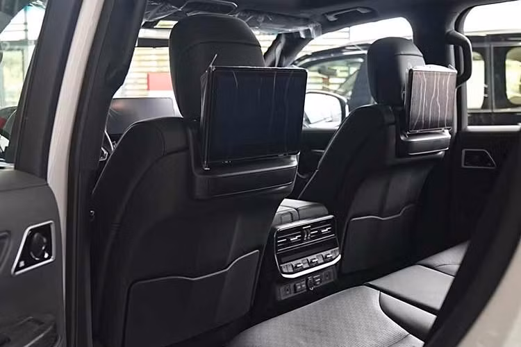 Gallery - [GALLERY] Toyota Land Cruiser Hybrid về Việt Nam sẽ "kèm lạc" gần 1 tỷ đồng?