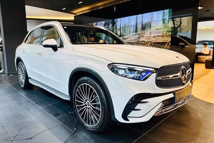 Gallery - Mercedes-Benz GLC 300 2026 giảm tới hơn 610 triệu đồng tại đại lý - image 4