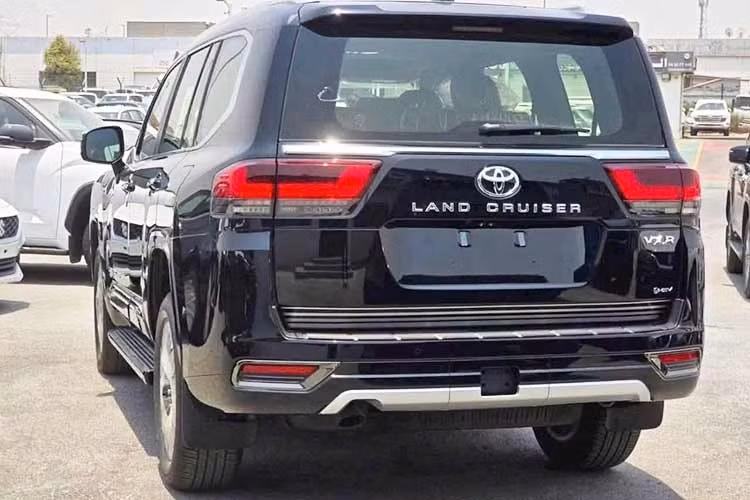 Gallery - [GALLERY] Toyota Land Cruiser Hybrid về Việt Nam sẽ "kèm lạc" gần 1 tỷ đồng? - image 4