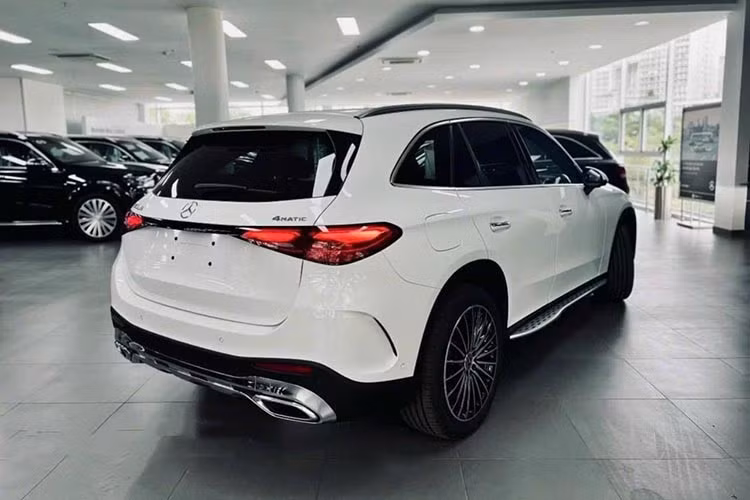 Gallery - Mercedes-Benz GLC 300 2026 giảm tới hơn 610 triệu đồng tại đại lý - image 3