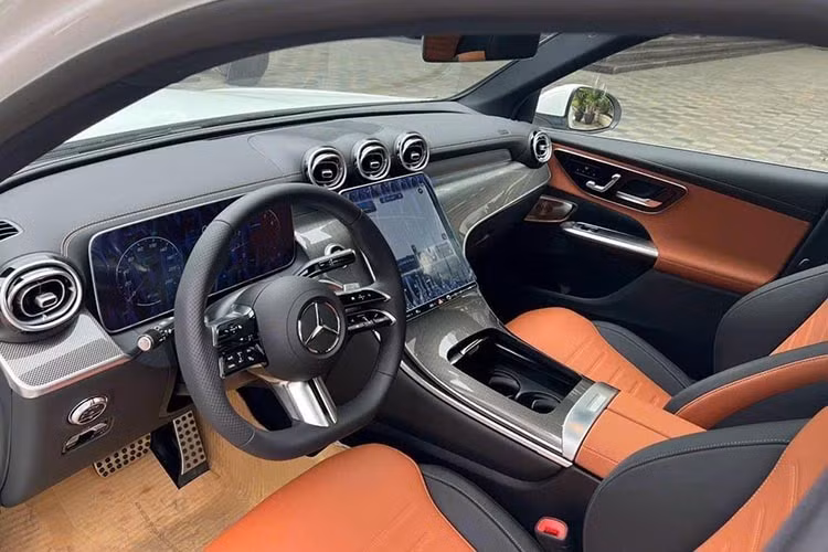 Gallery - Mercedes-Benz GLC 300 2026 giảm tới hơn 610 triệu đồng tại đại lý - image 5