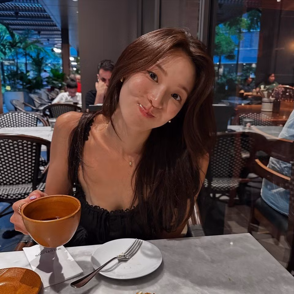 Choi Mina Sue (26 tuổi), Hoa hậu Trái đất 2022, là nhân vật gây ra nhiều tranh cãi trong show thực tế về hẹn hò Địa ngục độc thân (Single's Inferno).