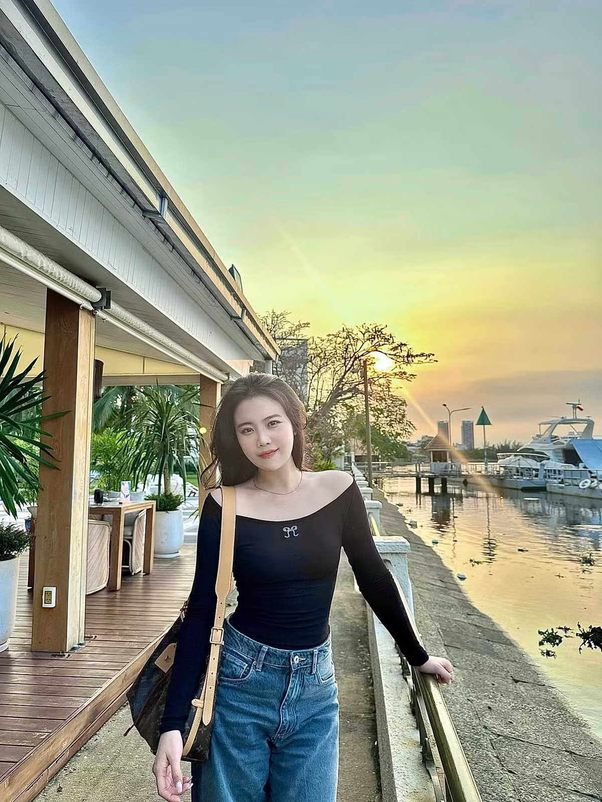 Thời điểm đó, chuyện tình của Hoàng Anh Ốc và Đoàn Văn Hậu nhận được sự chú ý của truyền thông, khiến nhiều người ngưỡng mộ và thu hút đông đảo người hâm mộ cặp đôi.