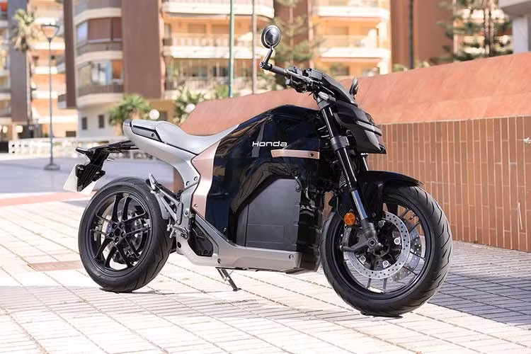 Mẫu xe môtô điện Honda WN7 lần đầu được giới thiệu vào tháng 9/2025 dưới dạng phiên bản thương mại của mẫu concept EV Fun từng ra mắt trước đó một năm. Theo Honda, mẫu xe đã bắt đầu có mặt tại các đại lý ở châu Âu từ tháng 6/2026.