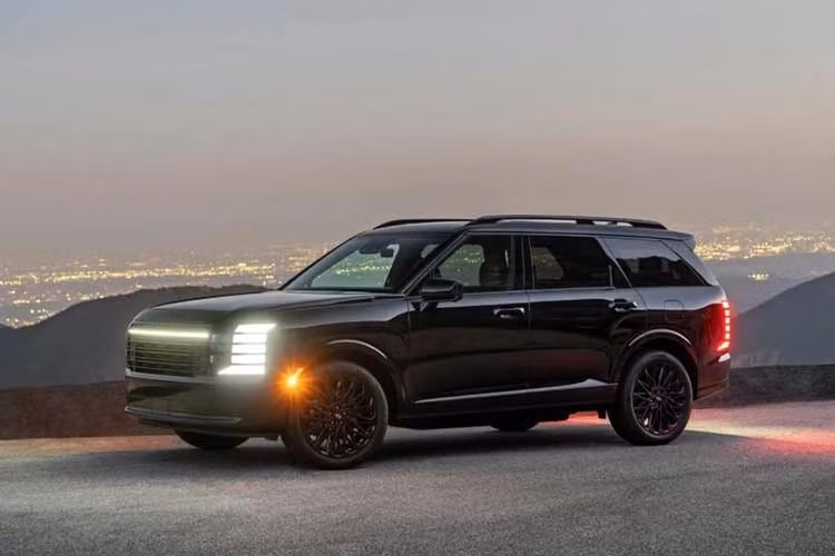 Hyundai Palisade Hybrid Calligraphy Black Ink Edition 2027 vừa chính thức ra mắt, đây là phiên bản đầu bảng mới của Palisade Hybrid, nổi bật với diện mạo “blacked-out” cùng hàng loạt chi tiết tối màu, hướng đến những khách hàng yêu thích sự sang trọng pha chút cá tính và khác biệt.