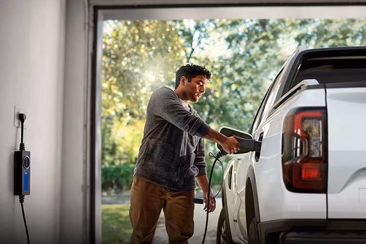Trong các thử nghiệm được thực hiện tại trung tâm kỹ thuật của Ford ở Dunton, Anh, hãng đã so sánh một máy phát điện chạy xăng di động công suất 4 kW (5,3 mã lực) với hệ thống Pro Power Onboard công suất 6,9 kW (9,2 mã lực) trên Ranger PHEV. Các thử nghiệm bao gồm sạc pin cho dụng cụ điện, vận hành máy sưởi, đun nước bằng ấm điện và duy trì tải điện cao trong thời gian dài.