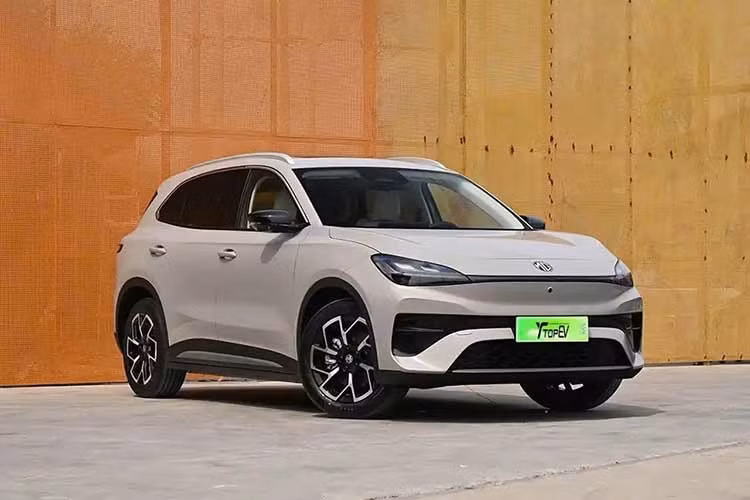 Ngày 27/5/2026 vừa qua, thương hiệu MG của tập đoàn SAIC Trung Quốc đã chính thức ra mắt mẫu SUV thuần điện cỡ C hoàn toàn mới mang tên 4X. Đây chính là phiên bản SUV gầm cao của dòng xe điện MG4 quen thuộc với người tiêu dùng Việt Nam.