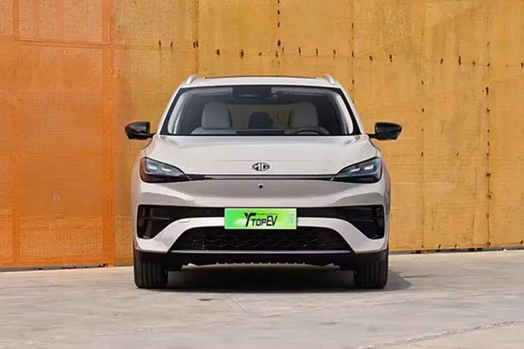 Tại thị trường Trung Quốc, MG 4X có tổng cộng 4 phiên bản với giá ưu đãi từ 92.800-109.800 Nhân dân tệ (khoảng 325-384 triệu đồng). Trong khi đó, giá niêm yết chính thức của xe ở mức 99.800-116.800 Nhân dân tệ (349-409 triệu đồng). Hiện chưa rõ sau Trung Quốc, MG 4X có được bán ở thị trường quốc tế như MG4 hay không.