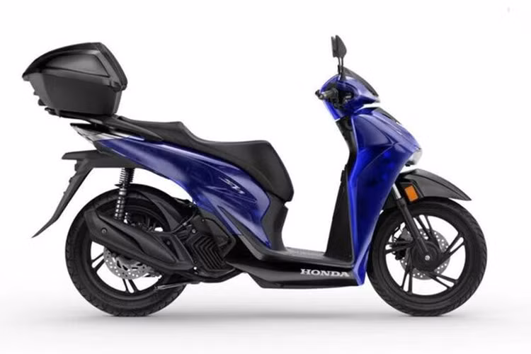 Đại diện một đơn vị chuyên kinh doanh xe máy nhập khẩu tại TP.HCM cho biết, mẫu Honda SH Vetro Blue 2026 dự kiến sẽ có mặt tại Việt Nam ngay trong tháng 5 tới. Mặc dù các đại lý chưa niêm yết mức giá cụ thể, nhưng giới kinh doanh nhận định chi phí để sở hữu phiên bản này có thể vượt mức 200 triệu đồng.