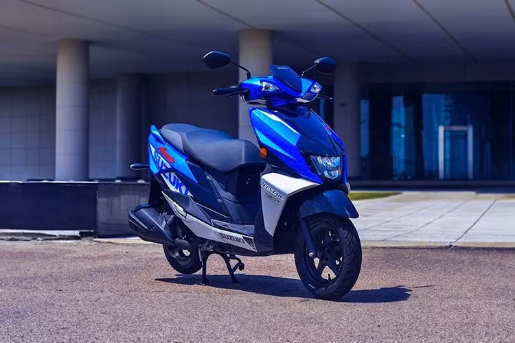 Suzuki Avenis là mẫu tay ga đường phố được ra mắt từ năm 2022. Và phiên bản Suzuki Avenis 2025 vừa ra mắt lần này, được xem là lần nâng cấp tiếp theo của dòng xe tay ga thể thao cỡ nhỏ của thương hiệu Nhật Bản.