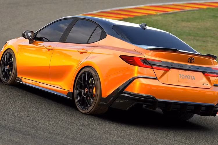 Được phát triển bởi CALTY Design Research, trung tâm thiết kế của Toyota tại Bắc Mỹ, Camry GT‑S Concept được giới thiệu như “biểu tượng hiệu năng mới của dòng Camry”.