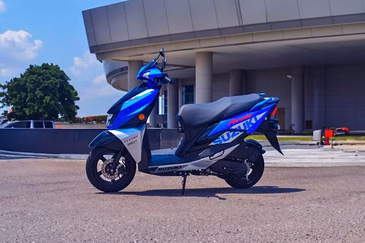 Mẫu xe ga Suzuki Avenis 2025 lần này được thay đổi màu sắc, mang đến diện mạo mới mẻ nhưng vẫn giữ nguyên nét đặc trưng về thiết kế sắc sảo và khả năng vận hành linh hoạt vốn được người dùng yêu thích.