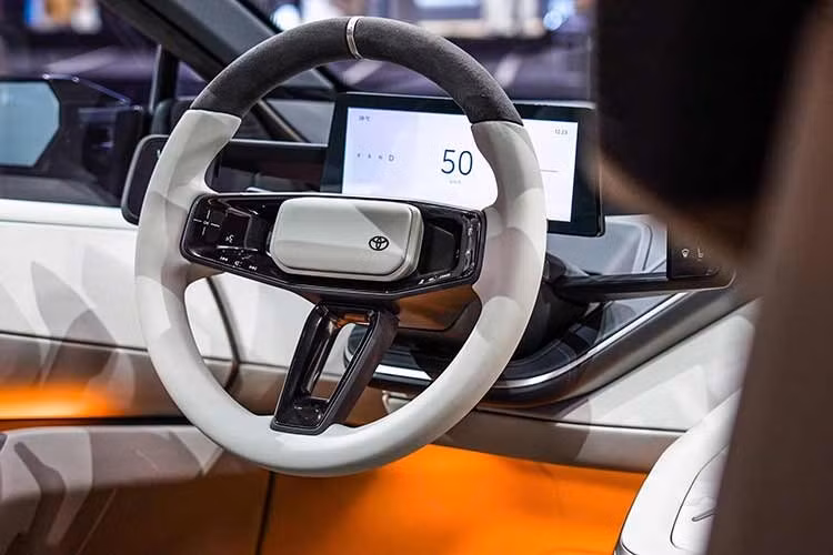 Toyota cho thấy tham vọng đưa Corolla vượt khỏi vai trò “xe hạng C phổ thông”, từng bước tiếp cận phân khúc cao cấp hơn. Tuy vậy, các phiên bản thương mại dự kiến sẽ có sự điều chỉnh về trang bị để đảm bảo chi phí, tính thực dụng và quy mô sản xuất toàn cầu.
