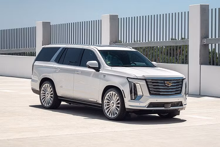 Tập đoàn General Motors đã xuất sắc dẫn đầu thị trường ôtô Mỹ nửa đầu năm 2025 với doanh số 1,4 triệu xe, vượt xa các đối thủ. Góp công lớn trong thành tích này chính là Cadillac Escalade thế hệ mới– mẫu SUV full-size biểu tượng của sự sang trọng và cơ bắp.