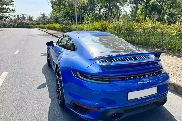 Cụ thể, vào năm ngoái, chiếc xe Porsche 911 Turbo S 992 đã được chủ hiện tại là 1 doanh nhân ở Hà Nội mua về từ 1 nhà sưu tập xe ở Thành phố Hồ Chí Minh, mức giá bán được tiết lộ gần 13 tỷ đồng, và chỉ sau 1 năm trải nghiệm, chủ xe đang muốn bán chiếc Porsche 911 Turbo S 992 này.