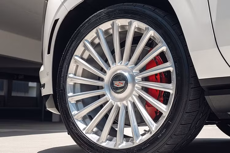 Escalade 2025 không chỉ gây ấn tượng bởi thiết kế mới mà còn bởi khả năng biến hóa ngoại hình theo gu thẩm mỹ cá nhân, khiến nó trở thành lựa chọn lý tưởng trong giới chơi xe cao cấp. Với bản độ mâm Monoblock từ ANRKY, chiếc SUV này xứng đáng là “ngôi sao đường phố” trong bất kỳ bối cảnh nào.