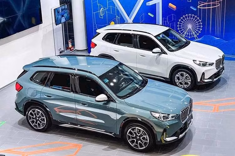BMW Việt Nam vừa mở nhận đặt cọc cho BMW X1 thế hệ mới, qua đó bổ sung thêm một lựa chọn SUV cỡ nhỏ vào danh mục sản phẩm tại thị trường trong nước. Với sự góp mặt của mẫu xe này, đội hình SUV của BMW ở Việt Nam sẽ chỉ còn thiếu mẫu X2 nếu so với danh mục sản phẩm toàn cầu.