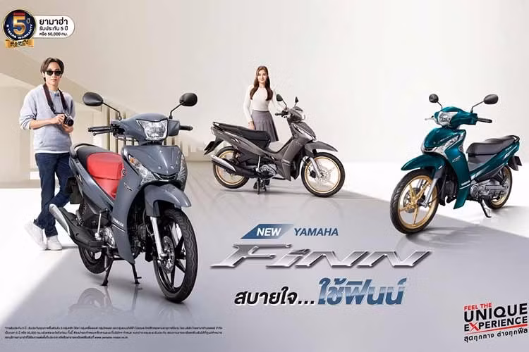 Yamaha Finn 2026 được phân phối với ba phiên bản gồm: Phiên bản Smart Key: màu xanh dương và xám, giá bán lẻ đề xuất 50.300 baht (40,6 triệu đồng); Phiên bản Standard Cast Wheels: màu đen và đỏ, giá bán lẻ đề xuất 48.300 baht (39 triệu đồng); Phiên bản Standard Spoke Wheels: màu đen và đỏ, giá bán lẻ đề xuất 46.300 baht (37,39 triệu đồng).