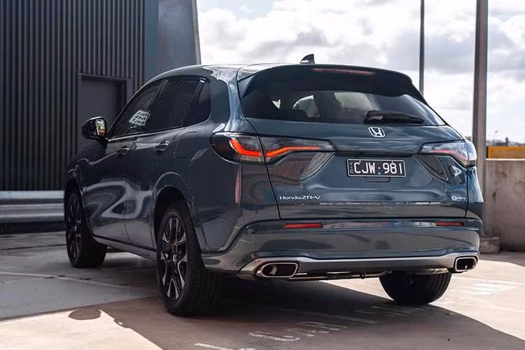 Hai phiên bản hybrid tầm trung là e:HEV X và e:HEV L sử dụng động cơ 2.0L chu trình Atkinson kết hợp hệ thống hybrid hai mô-tơ, đều dẫn động cầu trước. Giá bán lần lượt từ 31.065 USD và 32.850 USD. Đứng đầu dải sản phẩm là phiên bản e:HEV LX, trang bị hệ truyền động hybrid tương tự nhưng bổ sung hệ dẫn động AWD, giá từ 37.145 USD.