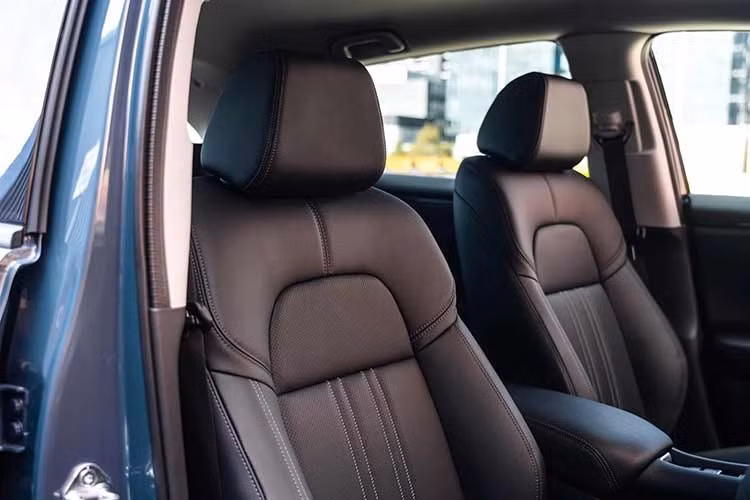 Kích thước của SUV hạng C này lần lượt là 4.568x1.840x1.610 mm, chiều dài cơ sở 2.655 mm. Sức chứa khoang hành lý 380 lít, có thể tăng lên 1.312 lít khi gập hàng ghế sau.