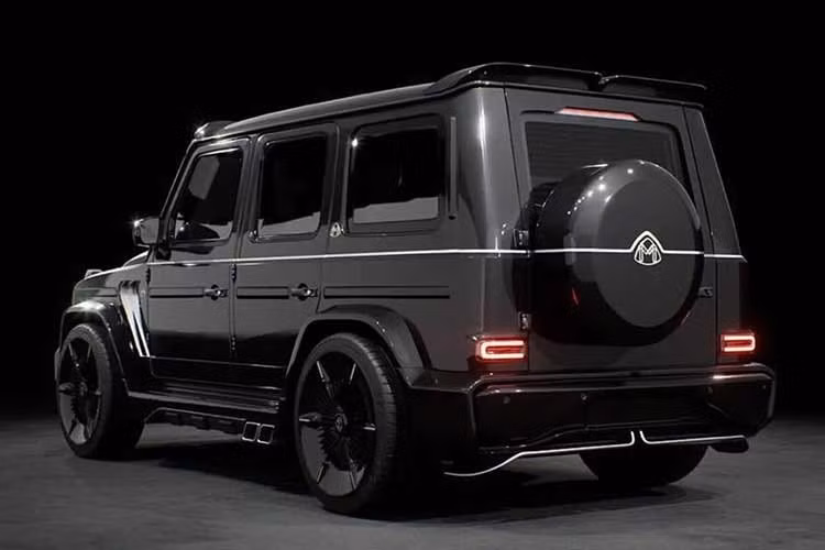 Đáng chú ý, logo M Monogram gắn phía trước có thiết kế gợi liên tưởng đến thương hiệu siêu sang Maybach, góp phần nâng tầm vẻ ngoài sang trọng cho xe.