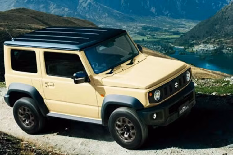 Với những nâng cấp về an toàn nhưng không thay đổi nền tảng cơ khí, Suzuki Jimny 2026 tiếp tục duy trì định vị là mẫu SUV địa hình cỡ nhỏ, hướng tới nhóm khách hàng yêu thích sự bền bỉ, khả năng off-road và phong cách thiết kế đặc trưng.