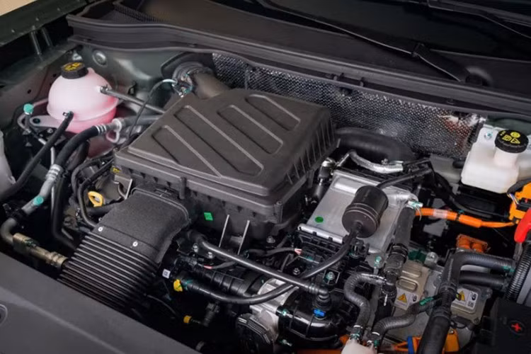 Territory Hybrid sử dụng hệ truyền động hybrid dạng power-split, khác biệt so với phiên bản Plug-in Hybrid (PHEV) từng được đồn đoán trước đó. Xe được trang bị động cơ xăng 1.5L tăng áp vận hành theo chu trình Miller, cho công suất 150 PS và mô-men xoắn 230 Nm. Hệ thống còn bao gồm mô-tơ điện công suất 218 PS, mô-men xoắn 315 Nm, sử dụng pin lithium nickel cobalt manganese dung lượng 1,83 kWh.