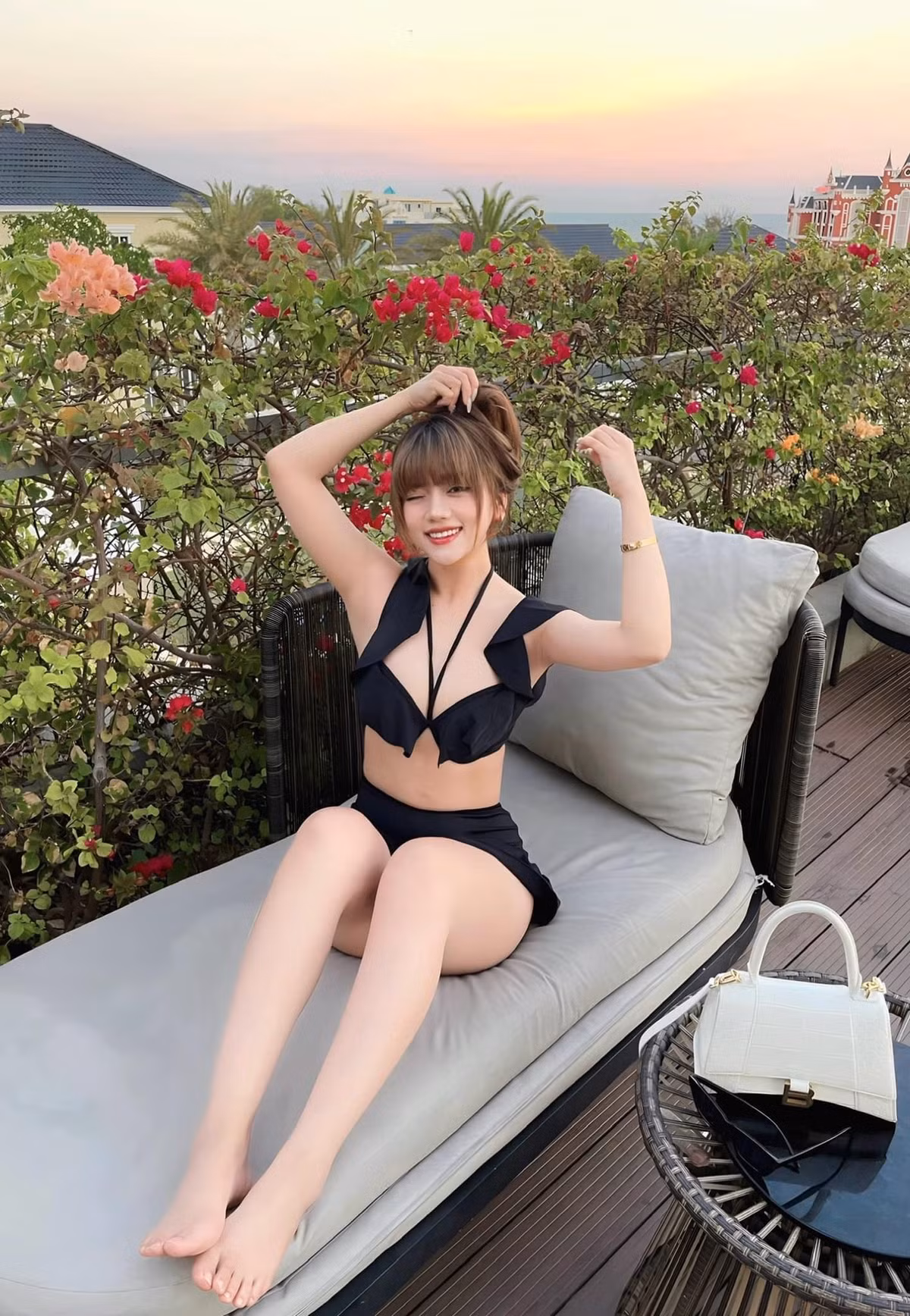 Hot girl Lâm Đồng sở hữu hơn 600.000 lượt theo dõi trên Instagram và lượng tương tác dưới mỗi bài đăng cũng rất tốt.
