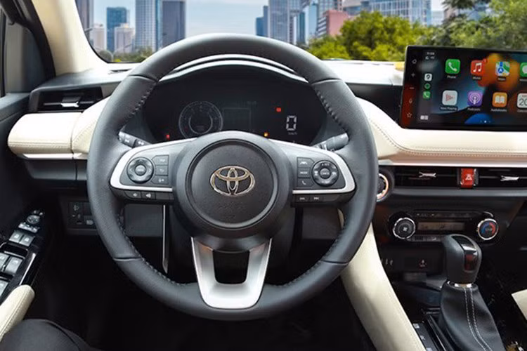 Dự kiến, Toyota Vios hybrid 2025 sẽ có mức giá khởi điểm trên 700.000 baht (tương đương khoảng 567 triệu đồng), xe sẽ cạnh tranh trực tiếp với Honda City e:HEV RS. T