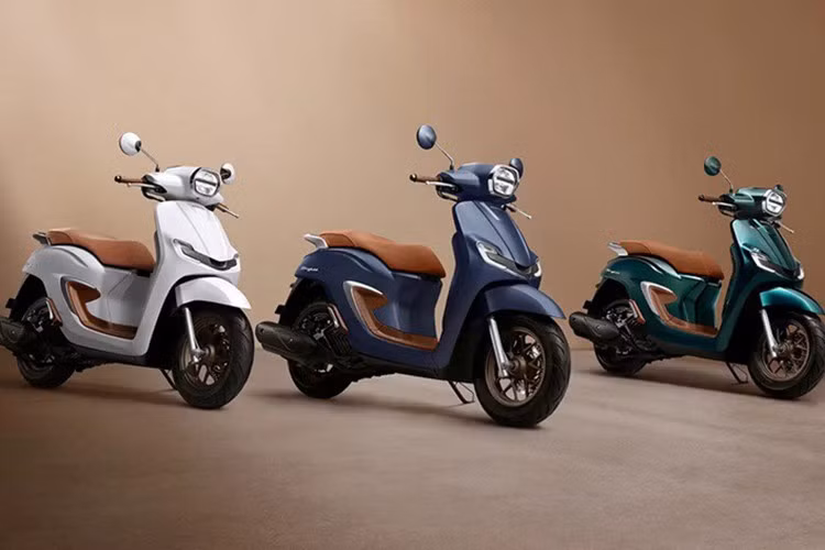 Honda Stylo 160 là mẫu xe tay ga mang thiết kế hiện đại, xe từng chính thức bán ra thị trường từ năm 2024. Stylo 160 nâng cấp gây ấn tượng với lối thiết kế đẹp mắt và tích hợp các trang bị hiện đại hàng đầu. Phiên bản 2025 vừa được Astra Honda Motor (Honda tại Indonesia) ra mắt vẫn kế thừa những đặc trưng của dòng này.