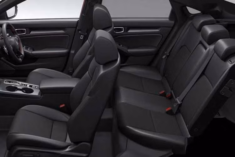 Bằng cách nhấn nút chuyên dụng, người lái sẽ kích hoạt công nghệ “Honda S+ Shift”, được giới thiệu năm ngoái trên mẫu Prelude. Hệ thống này mô phỏng cảm giác của hộp số tự động ly hợp kép bằng cách điều chỉnh phân bổ mô-men xoắn, vòng tua máy và âm thanh động cơ.