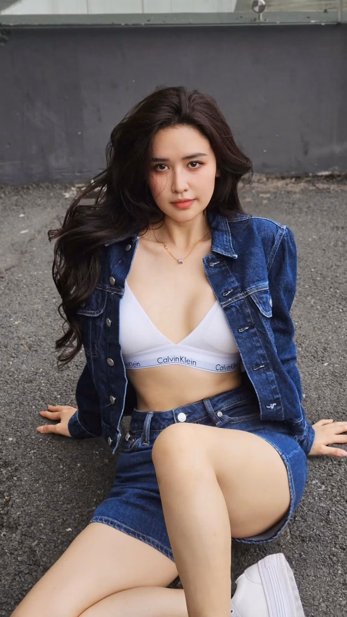 Đến tháng 2, Quyên Qui thông báo cả hai đường ai nấy đi. Theo đó, nữ diễn viên và đối phương phải gác lại chuyện tình yêu vì cả hai nhiều khoảng cách dù họ vẫn thương yêu nhau. Nữ diễn viên cảm thấy tiếc nuối nhưng vẫn nghĩ theo hướng tích cực.