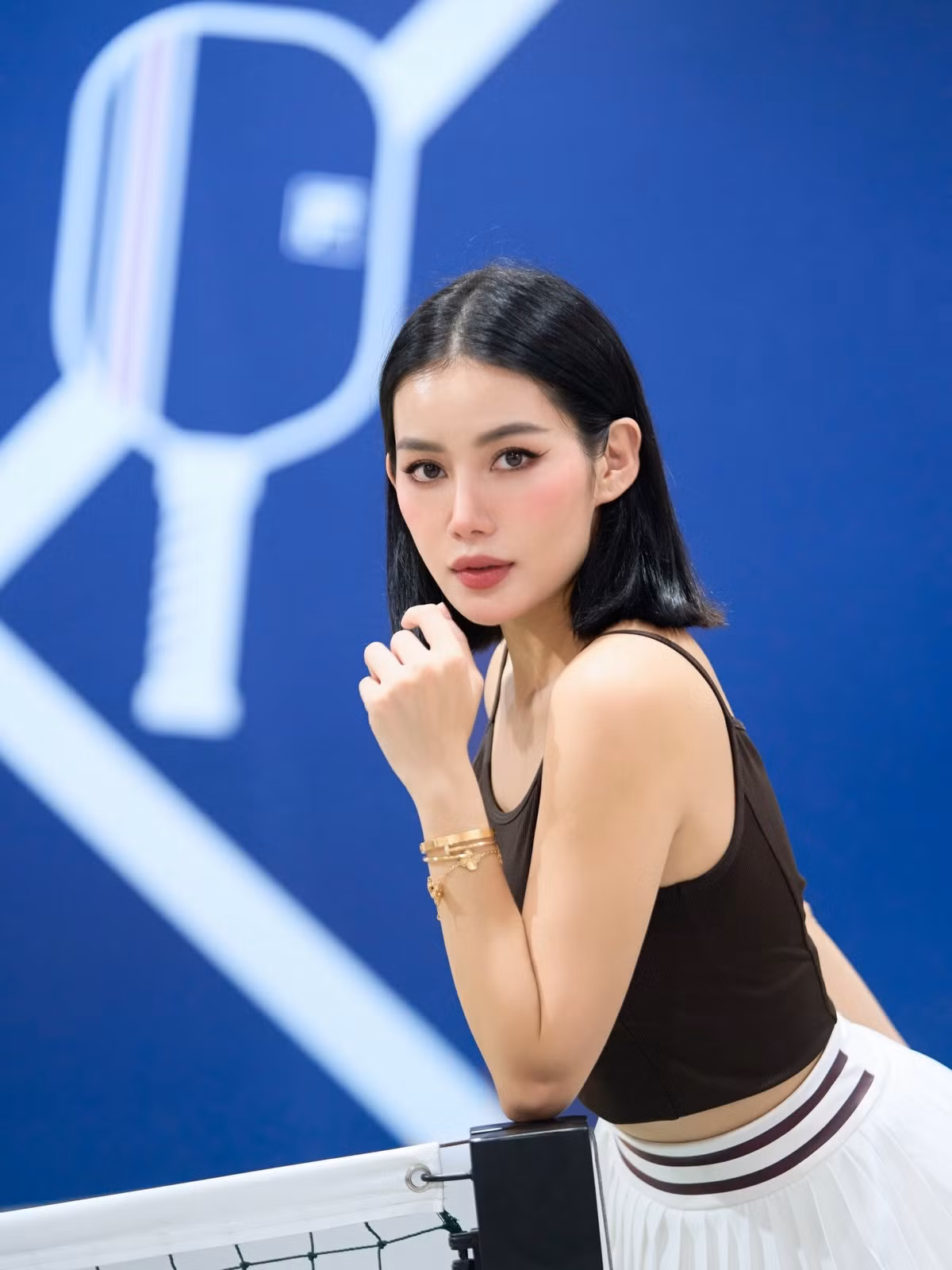 Milan Phạm, tên thật Phạm Trà My, sinh năm 1990, là một trong những hot girl đời đầu của Vbiz, cùng thời với Sam, Midu, Huyền Baby. Cô từng gây chú ý mạnh mẽ khi tham gia series phim ngắn “Phở”, xuất hiện trong nhiều MV ca nhạc và được mệnh danh là “quả bom sexy” nhờ những bộ ảnh khoe hình thể quyến rũ.