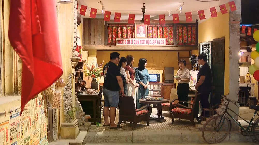 Gallery - [GALLERY] "Tour Yêu nước": Chạm vào ký ức Hà Nội một thời dịp Quốc khánh 2/9 - image 6