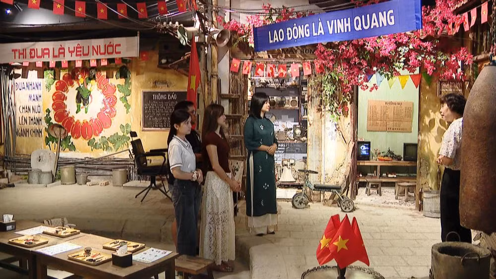 Gallery - [GALLERY] "Tour Yêu nước": Chạm vào ký ức Hà Nội một thời dịp Quốc khánh 2/9 - image 8